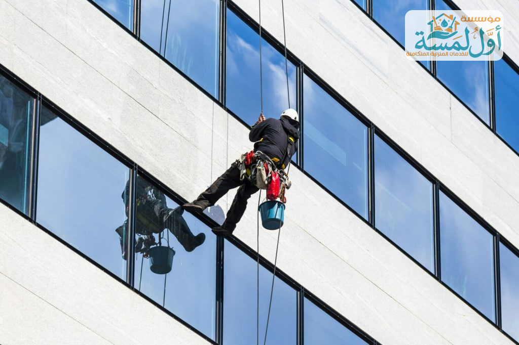شركة تنظيف واجهات زجاج بالقصيم | مؤسسة أول لمسة